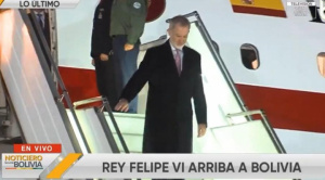 El rey de España llegó al país; mañana se reunirá con el presidente Paz