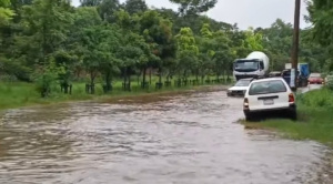 Las intensas lluvias ponen a Santa Cruz al borde del colapso de carreteras, ríos y cultivos