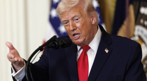 Trump anuncia un "poderoso" bombardeo contra una isla petrolera clave de Irán