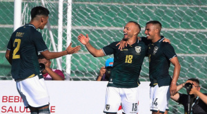 La selección se motiva para la repesca goleando a un débil rival    