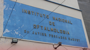 Pacientes del oftalmológico de La Paz reportan largas filas y demoras en la atención