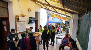 529 arrestos y 408 vehículos retenidos hasta la media jornada electoral en Bolivia, informa la Policía