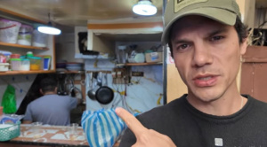 Influencer colombiano recorre la cárcel de San Pedro y graba al expresidente Arce