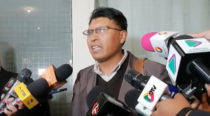 Senador Condori dice que se aleja de Unidad y propone que desaparezcan las bancadas en la ALP 