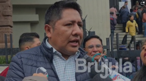 Choferes de La Paz anuncian paro de 24 horas con bloqueos y exigen reunión con el presidente